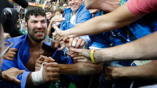 به‌ وێنه‌... ناتانیاهۆ پێشوازی له‌ پاڵه‌وانه‌ كورده‌كه‌ ده‌كات